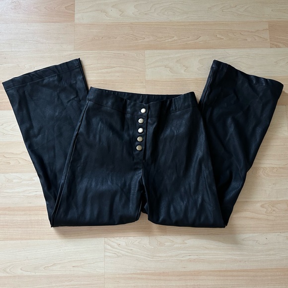 Olivaceous Lulu’s Faux Leather Flared Pants - Size Medium - Picture 4 of 9